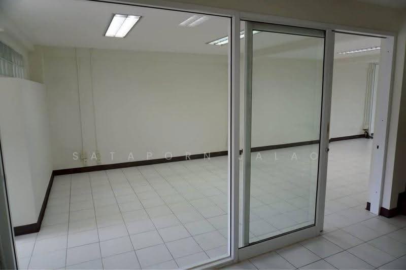 6-BR Townhouse, Bangkok, Phra Kanong Nua, Watthana, Bangkok, 6 Bedrooms, 386 sqm, Townhouse For Sale, by Sataporn Jalao, 500526384 - DDproperty.com