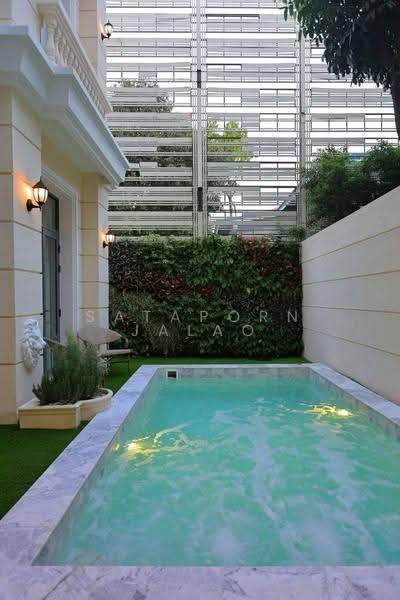 The Boulevard Ekkamai, Bangkok, 98 Soi Prasertdee, Khlong Tan Nua, Watthana, Bangkok, 4 Bedrooms, 500 sqm, Townhouse For Sale, by Sataporn Jalao, 500526409 - DDproperty.com