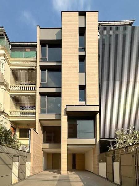 5-BR Townhouse, Bangkok, Phra Kanong Nua, Watthana, Bangkok, 5 Bedrooms, 547 sqm, Townhouse For Sale, by Sataporn Jalao, 500526433 - DDproperty.com