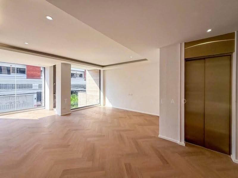 5-BR Townhouse, Bangkok, Phra Kanong Nua, Watthana, Bangkok, 5 Bedrooms, 547 sqm, Townhouse For Sale, by Sataporn Jalao, 500526433 - DDproperty.com