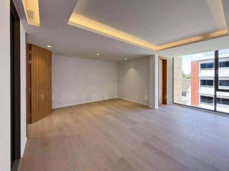 5-BR Townhouse, Bangkok, Phra Kanong Nua, Watthana, Bangkok, 5 Bedrooms, 547 sqm, Townhouse For Sale, by Sataporn Jalao, 500526433 - DDproperty.com