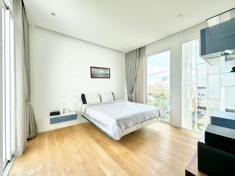 4-BR House, Bangkok, Phra Kanong Nua, Watthana, Bangkok, 4 Bedrooms, 284 sqm, Single Detached House For Sale, by Thawatchai Methawongworakul, 500526464 - DDproperty.com