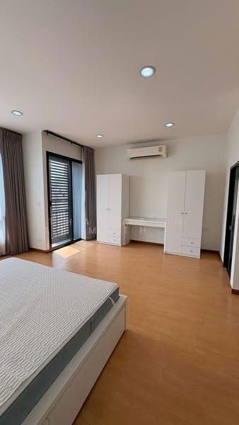 4-BR Townhouse, Bangkok, Bang Chak, Phra Khanong, Bangkok, 4 Bedrooms, 230 sqm, Townhouse For Rent, by Thawatchai Methawongworakul, 500526536 - DDproperty.com
