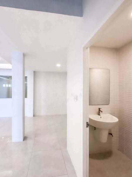Baan Klang Muang Rama 9 - Ladprao, Bangkok, Soi Ladprao 88, Wang Thonglang, Bangkok, 4 Bedrooms, 260 sqm, Townhouse For Sale, by Jutarat Jitmun, 500526936 - DDproperty.com