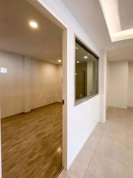 Baan Klang Muang Rama 9 - Ladprao, Bangkok, Soi Ladprao 88, Wang Thonglang, Bangkok, 4 Bedrooms, 260 sqm, Townhouse For Sale, by Jutarat Jitmun, 500526936 - DDproperty.com