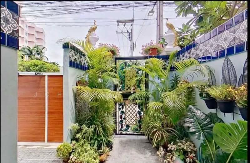 Luxury 4Bedroom Townhouse for Sale in Pratumnak Hill, Chon Buri (Pattaya), ถนนสุขุมวิท 103, Nong Pru, Bang Lamung (Pattaya), Chon Buri (Pattaya), 4 Bedrooms, 380 sqm, Townhouse For Sale, by Johannes Pannier, 500527156 - DDproperty.com