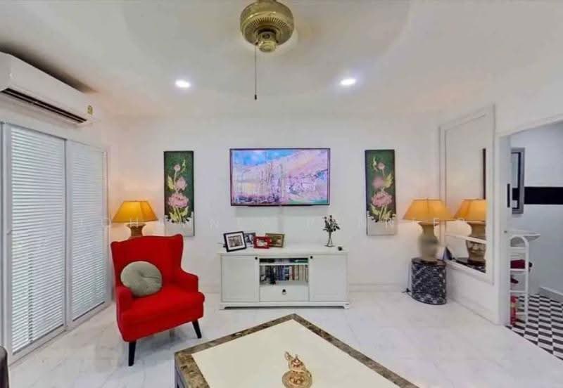 Luxury 4Bedroom Townhouse for Sale in Pratumnak Hill, Chon Buri (Pattaya), ถนนสุขุมวิท 103, Nong Pru, Bang Lamung (Pattaya), Chon Buri (Pattaya), 4 Bedrooms, 380 sqm, Townhouse For Sale, by Johannes Pannier, 500527156 - DDproperty.com