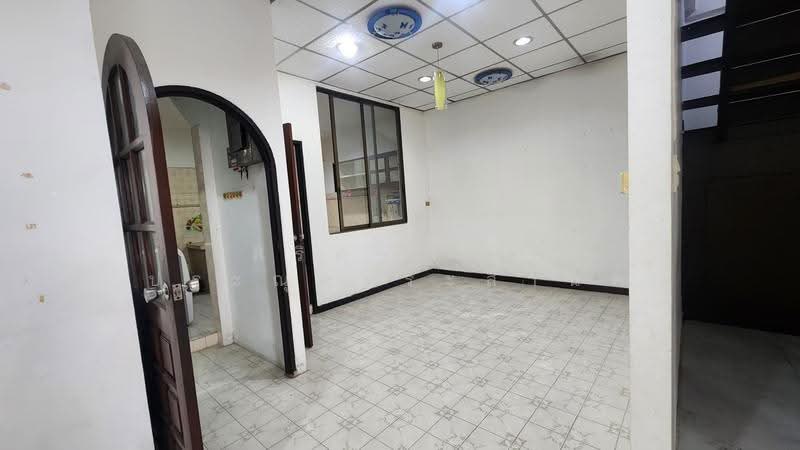Town house Sathorn Yannawa Distric, Bangkok, Bang Pong Pang, Yan Nawa, Bangkok, 3 Bedrooms, 200 sqm, Townhouse For Sale, by ศิริกาญจณ์ ประณุทกระสานติ์, 500527158 - DDproperty.com