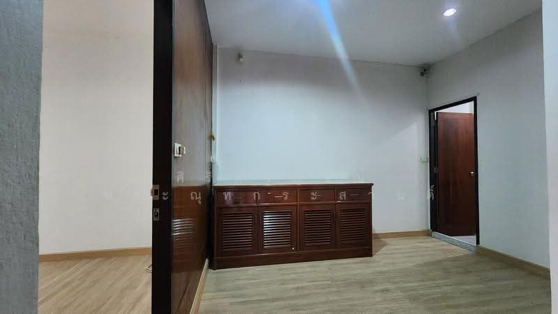 Town house Sathorn Yannawa Distric, Bangkok, Bang Pong Pang, Yan Nawa, Bangkok, 3 Bedrooms, 200 sqm, Townhouse For Sale, by ศิริกาญจณ์ ประณุทกระสานติ์, 500527158 - DDproperty.com
