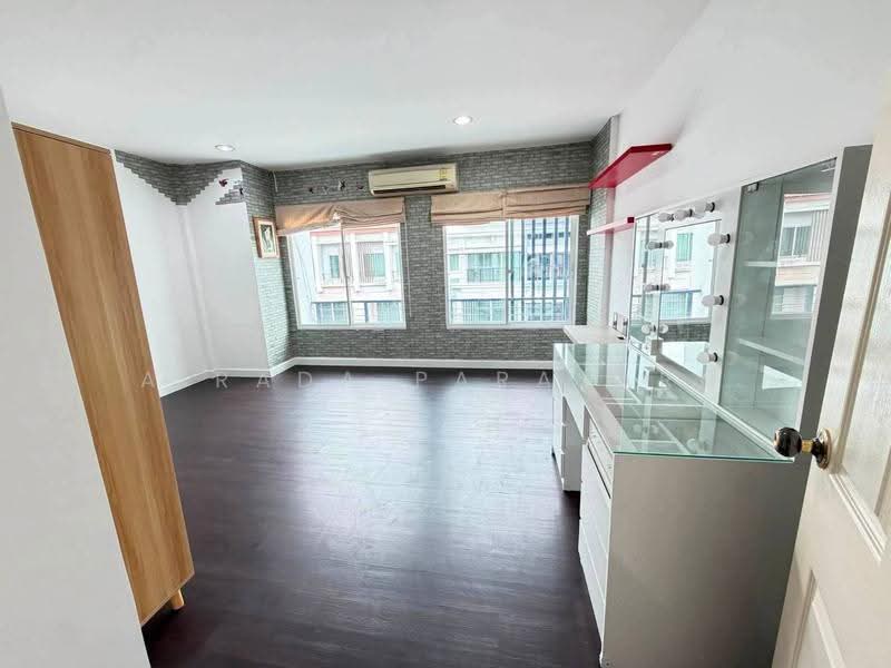 Baan Klang Muang Urbanion Sathorn-Ratchaphruek : บ้านกลางเมือง เออร์บาเนี่ยน สาทร-ราชพฤกษ์, กรุงเทพ, ถนน ราชพฤกษ์, บางแวก, ภาษีเจริญ, กรุงเทพ, 178 ตร.ม., ทาวน์เฮ้าส์ ให้เช่า, โดย Airada Parasarn, 500527702 - DDproperty.com