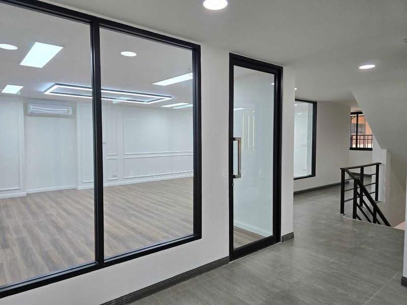 For Rent Office Building Near Lat Phrao Intersection great Location (SPSEVE2295), Bangkok, วิภาวดีรังสิต 15, Chatuchak, Bangkok, , 601 sqm, Office Space For Rent, by Khun Eve, 500527710 - DDproperty.com