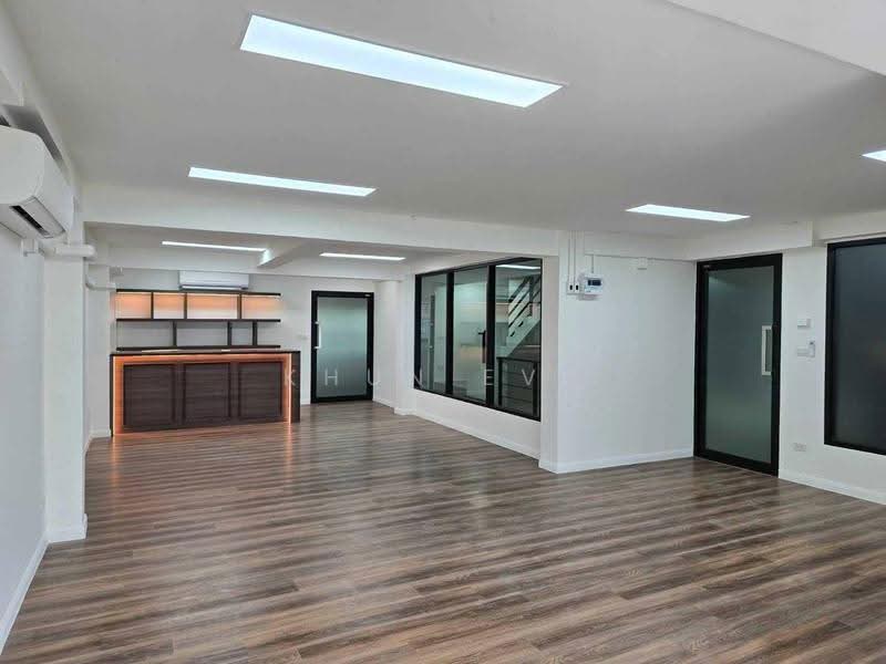 For Rent Office Building Near Lat Phrao Intersection great Location (SPSEVE2295), Bangkok, วิภาวดีรังสิต 15, Chatuchak, Bangkok, , 601 sqm, Office Space For Rent, by Khun Eve, 500527710 - DDproperty.com