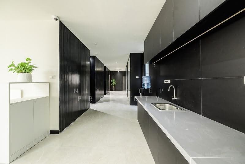 Chamnan Phenjati Business Center, Bangkok, Huai Khwang, Bangkok, , 403 sqm, Office Space For Sale, by Next Step Property, 500527714 - DDproperty.com