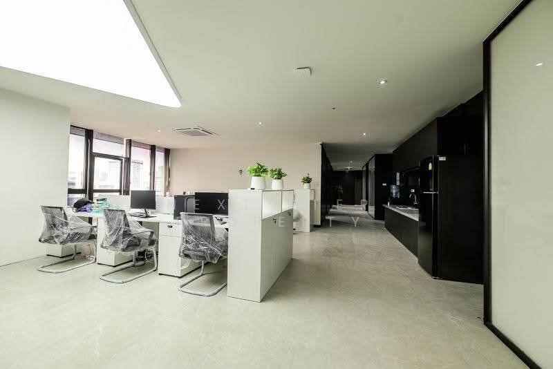 Chamnan Phenjati Business Center : อาคาร ชำนาญเพ็ญชาติ บิสเนสเซ็นเตอร์, กรุงเทพ, ห้วยขวาง, กรุงเทพ, 403 ตร.ม., สำนักงาน ขาย, โดย Next Step Property, 500527714 - DDproperty.com