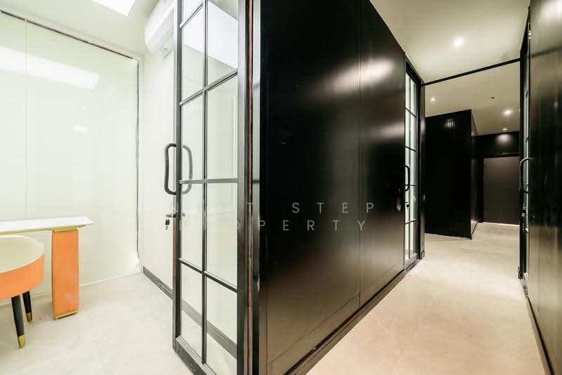 Chamnan Phenjati Business Center, Bangkok, Huai Khwang, Bangkok, , 403 sqm, Office Space For Sale, by Next Step Property, 500527714 - DDproperty.com