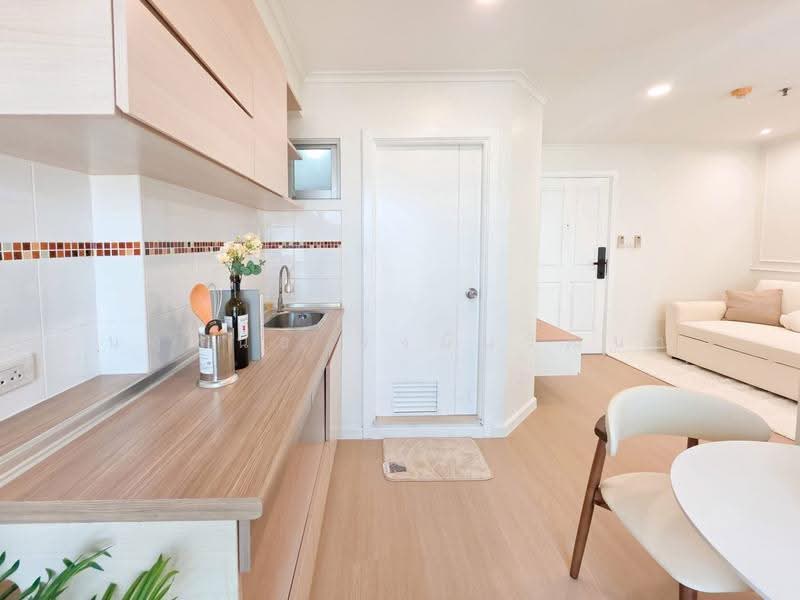 Lumpini Place Ratchayothin, Bangkok, 1484 Phahonyothin Road, Chan Kasem, Chatuchak, Bangkok, 1 Bedroom, 28 sqm, Condo For Sale, by Narupon Jongmanwattana, 500527733 - DDproperty.com