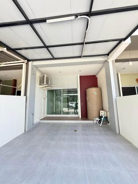 ทาวน์เฮ้าส์ 3-ห้องนอน, กรุงเทพ, สะพานสูง, กรุงเทพ, 204 ตร.ม., ทาวน์เฮ้าส์ ขาย, โดย Trinnaya Dungsirisangthong, 500528007 - DDproperty.com