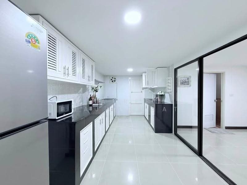 6-BR House, Bangkok, Praborommaharatchawang, Phra Nakhon, Bangkok, 6 Bedrooms, 500 sqm, Single Detached House For Rent, by Jakree Buajatturat, 500528033 - DDproperty.com