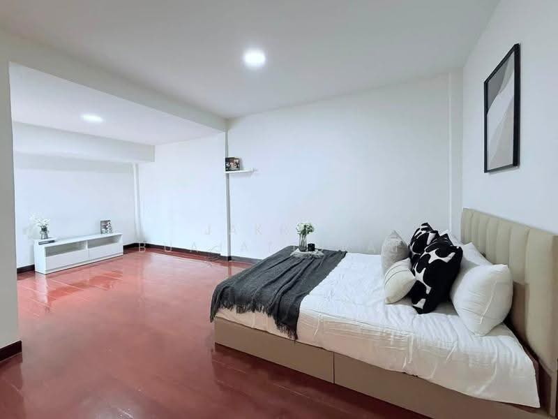 6-BR House, Bangkok, Praborommaharatchawang, Phra Nakhon, Bangkok, 6 Bedrooms, 500 sqm, Single Detached House For Rent, by Jakree Buajatturat, 500528033 - DDproperty.com