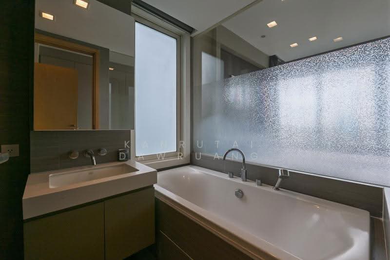Siri At Sukhumvit, Bangkok, 902 Sukhumvit Road, Phra Kanong, Khlong Toei, Bangkok, 2 Bedrooms, 73 sqm, Condo For Rent, by Kanrutai Dawruang, 500528093 - DDproperty.com