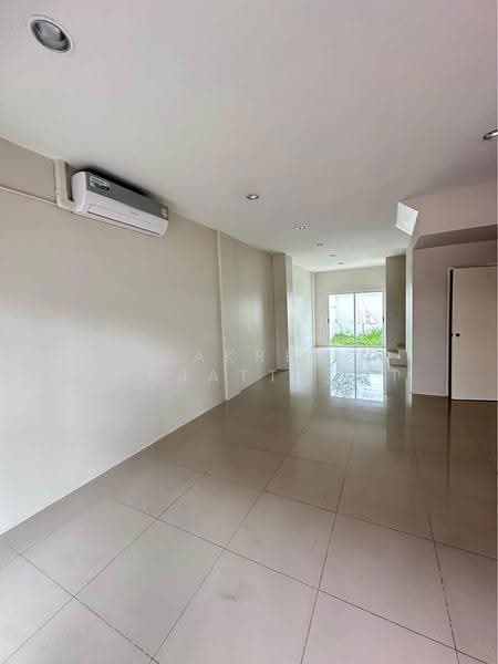 Silk Suksawat, Bangkok, 235/1 Suksawat Road, Rat Burana, Rat Burana, Bangkok, 4 Bedrooms, 382 sqm, Townhouse For Rent, by Jakree Buajatturat, 500528154 - DDproperty.com