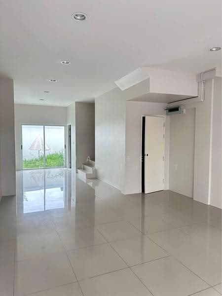 Silk Suksawat, Bangkok, 235/1 Suksawat Road, Rat Burana, Rat Burana, Bangkok, 4 Bedrooms, 382 sqm, Townhouse For Rent, by Jakree Buajatturat, 500528154 - DDproperty.com