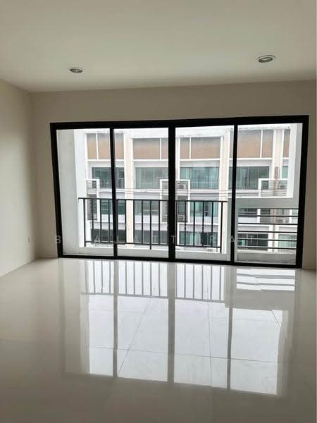 Silk Suksawat, Bangkok, 235/1 Suksawat Road, Rat Burana, Rat Burana, Bangkok, 4 Bedrooms, 382 sqm, Townhouse For Rent, by Jakree Buajatturat, 500528154 - DDproperty.com