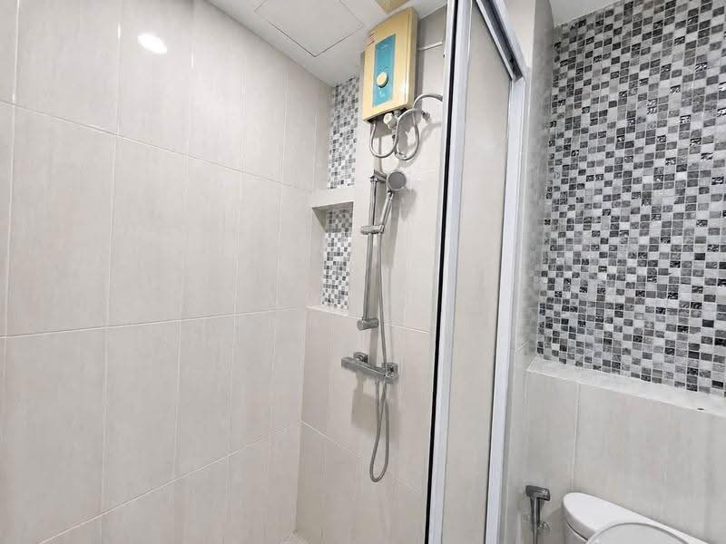 Life Ratchadapisek, Bangkok, 279 Ratchadapisaek Road, Huai Khwang, Bangkok, 1 Bedroom, 32 sqm, Condo For Rent, by กฤตวรรณ ทะลอมคำ, 500528170 - DDproperty.com