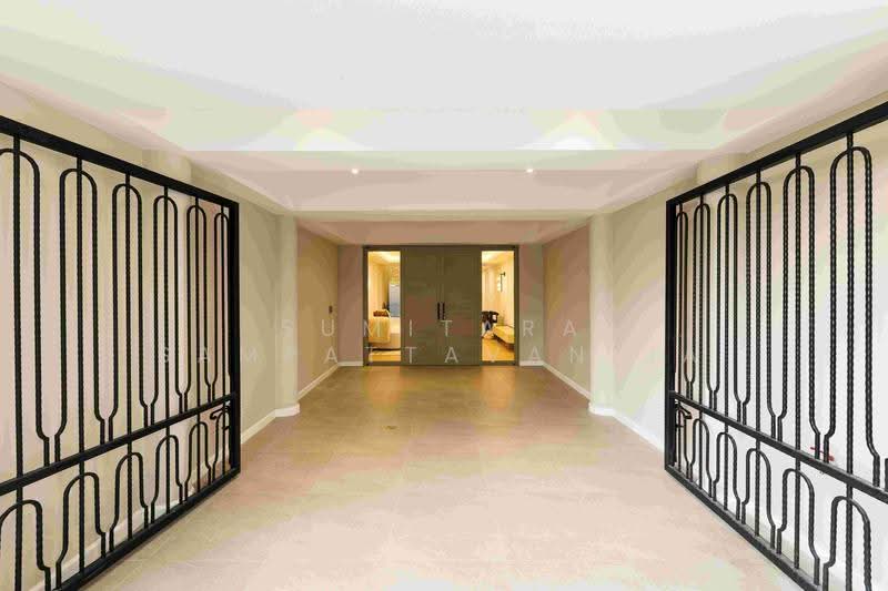 Home for sale Ekkamai, Pridi Phanomyong, Bangkok, Khlong Tan Nua, Watthana, Bangkok, 3 Bedrooms, 192 sqm, Townhouse For Sale, by Sumitara Sampattavanija, 500528234 - DDproperty.com