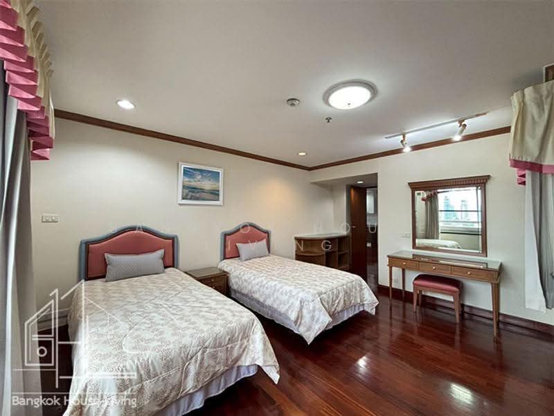 Baan Suanpetch, Bangkok, 18 Soi Sukhumvit 39, Khlong Tan Nua, Watthana, Bangkok, 2 Bedrooms, 135 sqm, Condo For Rent, by Bangkok House Living, 500528250 - DDproperty.com