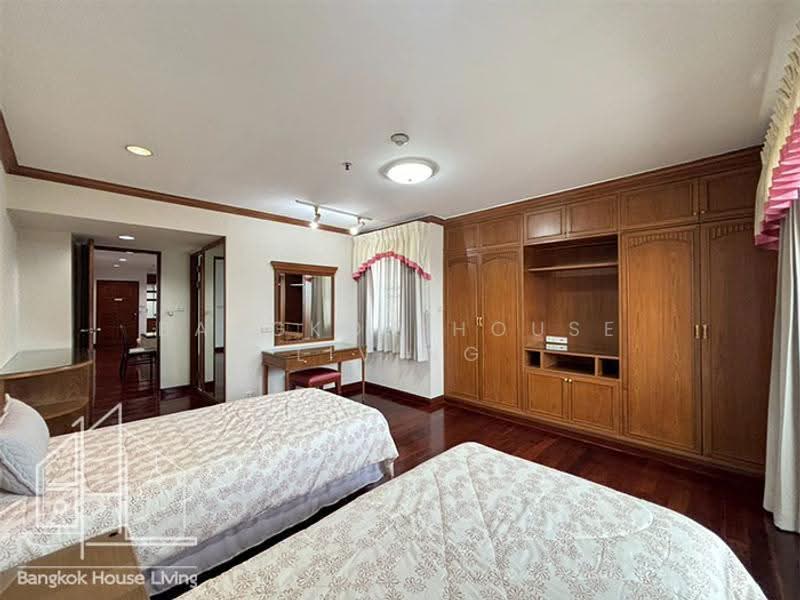 Baan Suanpetch, Bangkok, 18 Soi Sukhumvit 39, Khlong Tan Nua, Watthana, Bangkok, 2 Bedrooms, 135 sqm, Condo For Rent, by Bangkok House Living, 500528250 - DDproperty.com