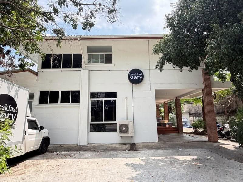 4-BR House, Bangkok, Khlong Tan Nua, Watthana, Bangkok, 4 Bedrooms, 288 sqm, Single Detached House For Rent, by Jakree Buajatturat, 500528285 - DDproperty.com