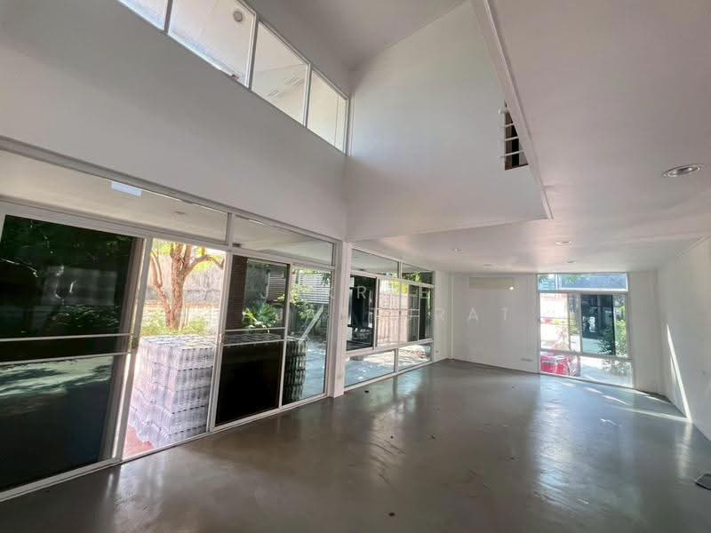 4-BR House, Bangkok, Khlong Tan Nua, Watthana, Bangkok, 4 Bedrooms, 288 sqm, Single Detached House For Rent, by Jakree Buajatturat, 500528285 - DDproperty.com