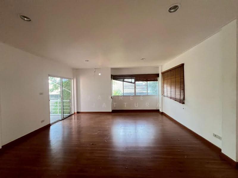 4-BR House, Bangkok, Khlong Tan Nua, Watthana, Bangkok, 4 Bedrooms, 288 sqm, Single Detached House For Rent, by Jakree Buajatturat, 500528285 - DDproperty.com
