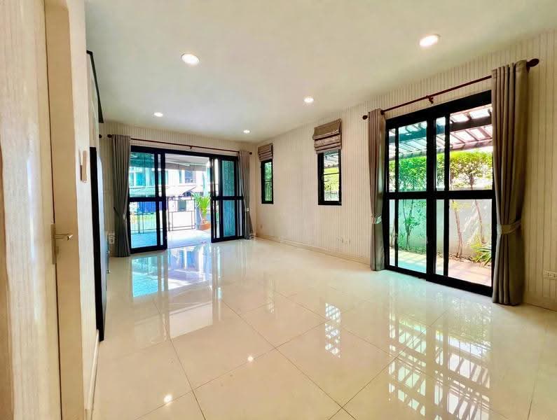 Baan Klang Muang Ngamwongwan, Bangkok, Soi Ngamwongwan 47 Yeak 6-11, Thung Song Hong, Lak Si, Bangkok, 4 Bedrooms, 200 sqm, Townhouse For Sale, by ธีรนุช ธีระวาทิน, 500528301 - DDproperty.com