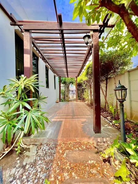 Baan Klang Muang Ngamwongwan, Bangkok, Soi Ngamwongwan 47 Yeak 6-11, Thung Song Hong, Lak Si, Bangkok, 4 Bedrooms, 200 sqm, Townhouse For Sale, by ธีรนุช ธีระวาทิน, 500528301 - DDproperty.com