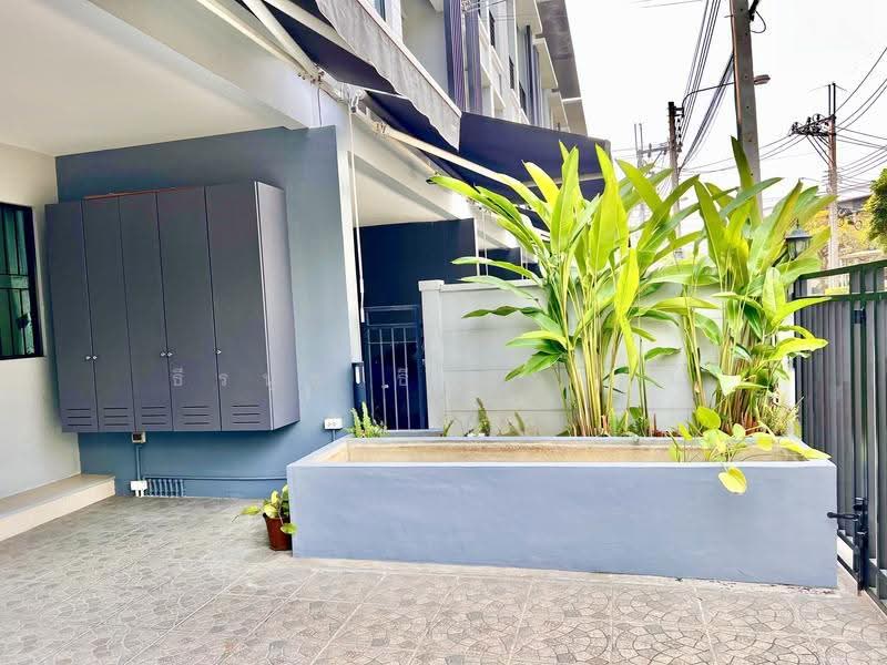 Baan Klang Muang Ngamwongwan, Bangkok, Soi Ngamwongwan 47 Yeak 6-11, Thung Song Hong, Lak Si, Bangkok, 4 Bedrooms, 200 sqm, Townhouse For Sale, by ธีรนุช ธีระวาทิน, 500528301 - DDproperty.com