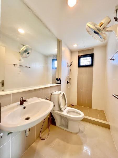 Baan Klang Muang Ngamwongwan, Bangkok, Soi Ngamwongwan 47 Yeak 6-11, Thung Song Hong, Lak Si, Bangkok, 4 Bedrooms, 200 sqm, Townhouse For Sale, by ธีรนุช ธีระวาทิน, 500528301 - DDproperty.com