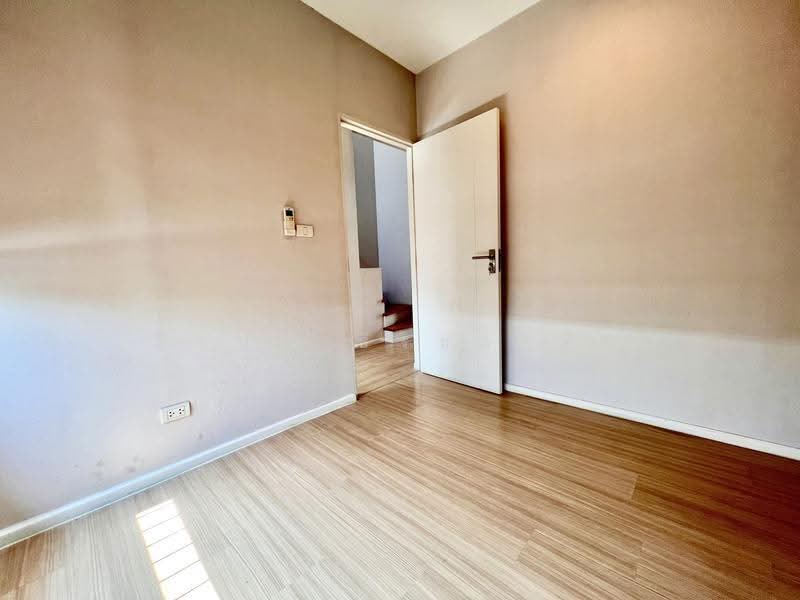 Baan Klang Muang Ngamwongwan, Bangkok, Soi Ngamwongwan 47 Yeak 6-11, Thung Song Hong, Lak Si, Bangkok, 4 Bedrooms, 200 sqm, Townhouse For Sale, by ธีรนุช ธีระวาทิน, 500528301 - DDproperty.com