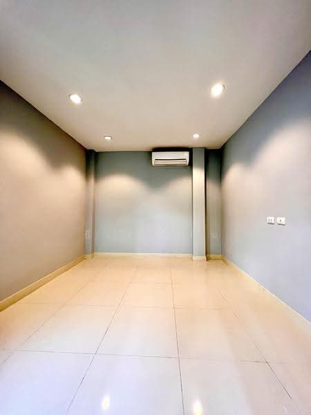 Baan Klang Muang Ngamwongwan, Bangkok, Soi Ngamwongwan 47 Yeak 6-11, Thung Song Hong, Lak Si, Bangkok, 4 Bedrooms, 200 sqm, Townhouse For Sale, by ธีรนุช ธีระวาทิน, 500528301 - DDproperty.com