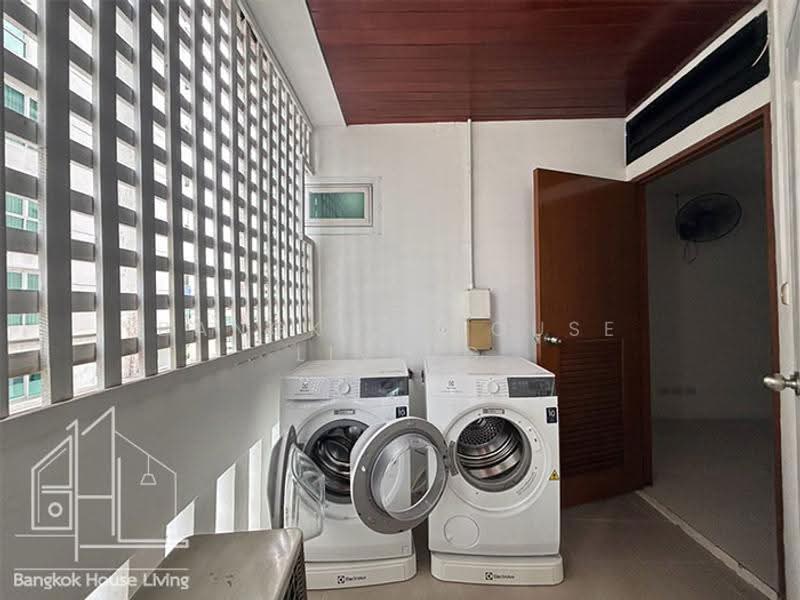 GM Tower, Bangkok, 39 Soi Sukhumvit 20, Khlong Toei, Bangkok, 3 Bedrooms, 315 sqm, Condo For Rent, by Bangkok House Living, 500528407 - DDproperty.com
