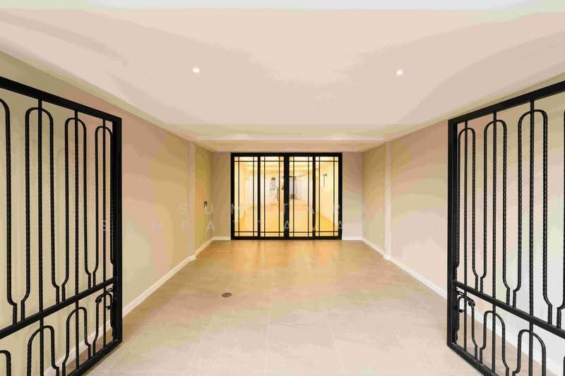 Home for sale Ekkamai, Pridi Phanomyong, Bangkok, Khlong Tan Nua, Watthana, Bangkok, 3 Bedrooms, 192 sqm, Townhouse For Sale, by Sumitara Sampattavanija, 500528473 - DDproperty.com