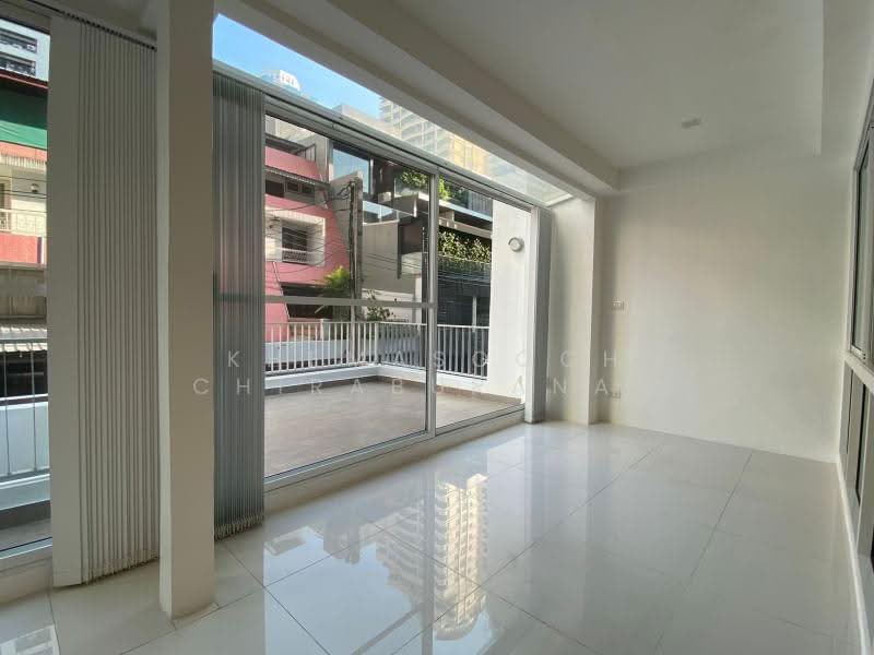 3-BR Townhouse, Bangkok, Khlongtoei Nua, Watthana, Bangkok, 3 Bedrooms, 350 sqm, Townhouse For Rent, by Khemasooch Chiraburanan, 500528622 - DDproperty.com