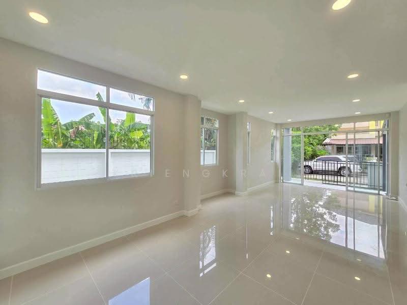 เทรนดี้ ธารา รามคำแหง, Bangkok, Saphan Sung, Bangkok, 4 Bedrooms, 160 sqm, Single Detached House For Sale, by Kriengkrai, 500528651 - DDproperty.com