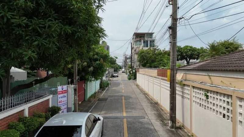 บ้านเดี่ยวและที่ดิน ถ.ลาดพร้าว ซ.35 แขวงลาดยาว เขตจตุจักร จ.กรุงเทพมหานคร 10900, กรุงเทพ, ลาดพร้าว, ลาดยาว, จตุจักร, กรุงเทพ, 1 ตร.ม., บ้านเดี่ยว ขาย, โดย คุณณัฐธนิน โยธินอุปไมย (เน็ท), 500528794 - DDproperty.com