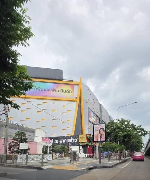 บ้านเดี่ยวและที่ดิน ถ.ลาดพร้าว ซ.35 แขวงลาดยาว เขตจตุจักร จ.กรุงเทพมหานคร 10900, Bangkok, ลาดพร้าว, Lat Yao, Chatuchak, Bangkok, 3 Bedrooms, 1 sqm, Single Detached House For Sale, by คุณณัฐธนิน โยธินอุปไมย (เน็ท), 500528794 - DDproperty.com