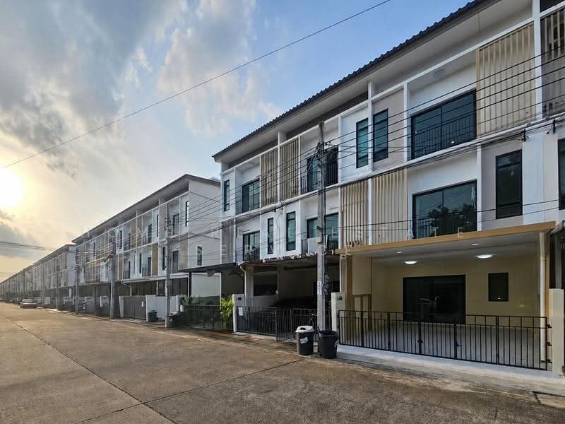 Patio Srinakarin-Rama 9 : พาทิโอ ศรีนครินทร์-พระราม 9, กรุงเทพ, ถนนกรุงเทพกรีฑา, หัวหมาก, บางกะปิ, กรุงเทพ, 190 ตร.ม., ทาวน์เฮ้าส์ ขาย, โดย HOME Real Estate Service, 500529073 - DDproperty.com