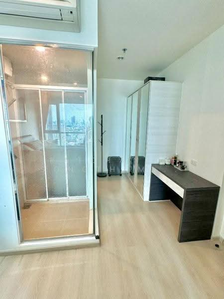 Life Ratchadapisek, Bangkok, 279 Ratchadapisaek Road, Huai Khwang, Bangkok, 2 Bedrooms, 56 sqm, Condo For Sale, by Ratchanon Songthammakul, 500529186 - DDproperty.com