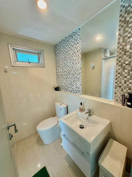 Life Ratchadapisek, Bangkok, 279 Ratchadapisaek Road, Huai Khwang, Bangkok, 2 Bedrooms, 56 sqm, Condo For Sale, by Ratchanon Songthammakul, 500529186 - DDproperty.com