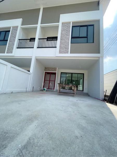 3-BR Townhouse, Chon Buri (Pattaya), Ban Khao, Phan Thong, Chon Buri (Pattaya), 3 Bedrooms, 204 sqm, Townhouse For Sale, by Valen Lokunpai , 500529213 - DDproperty.com
